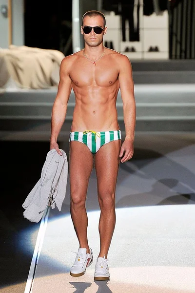 Look 11